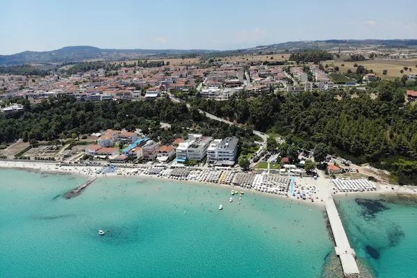 Βόρεια παραλία Καλλιθέας Χαλκιδική με τιρκουάζ νερά — 8 λεπτά από το Anastasia Eleni